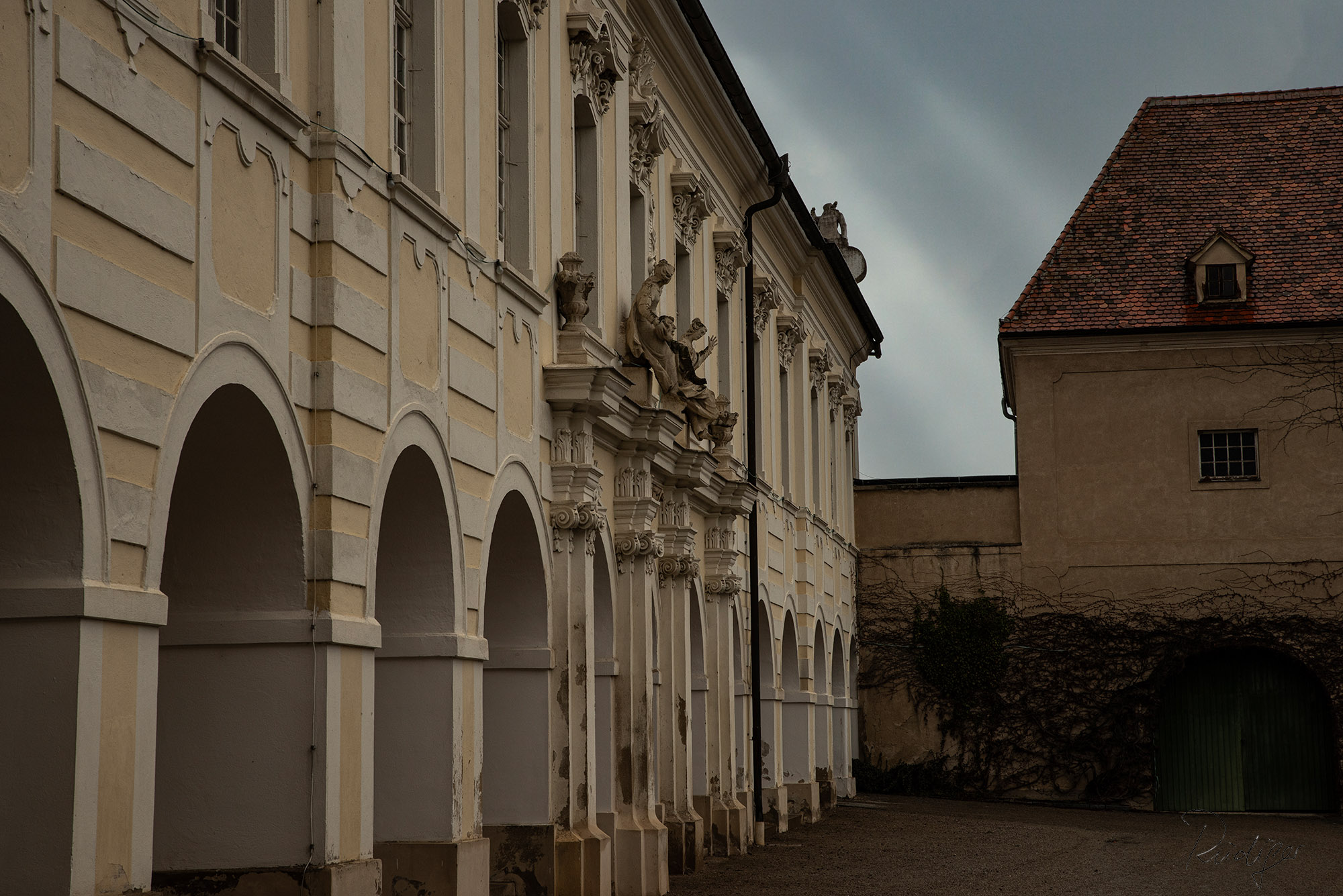 Stift Altenburg, Innenhöfe