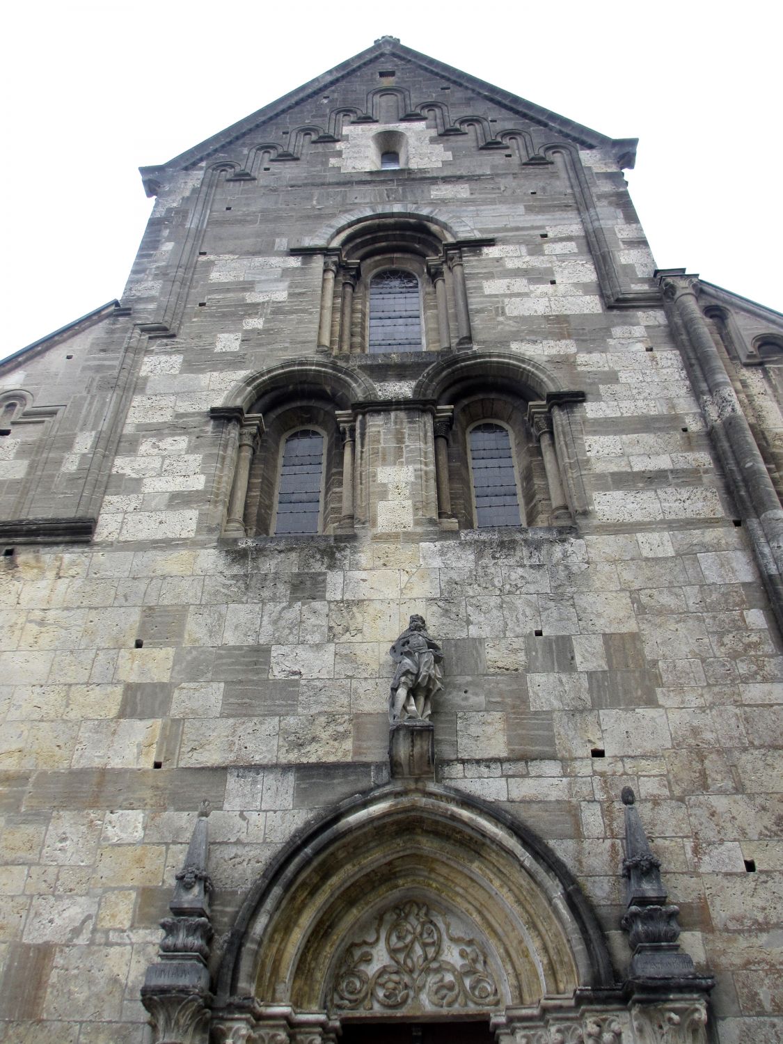 Stift Heiligenkreuz, Fassade Stiftskirche