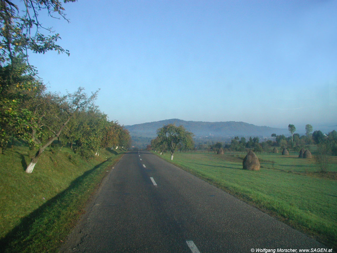 Strasse im Herbst, Rumänien