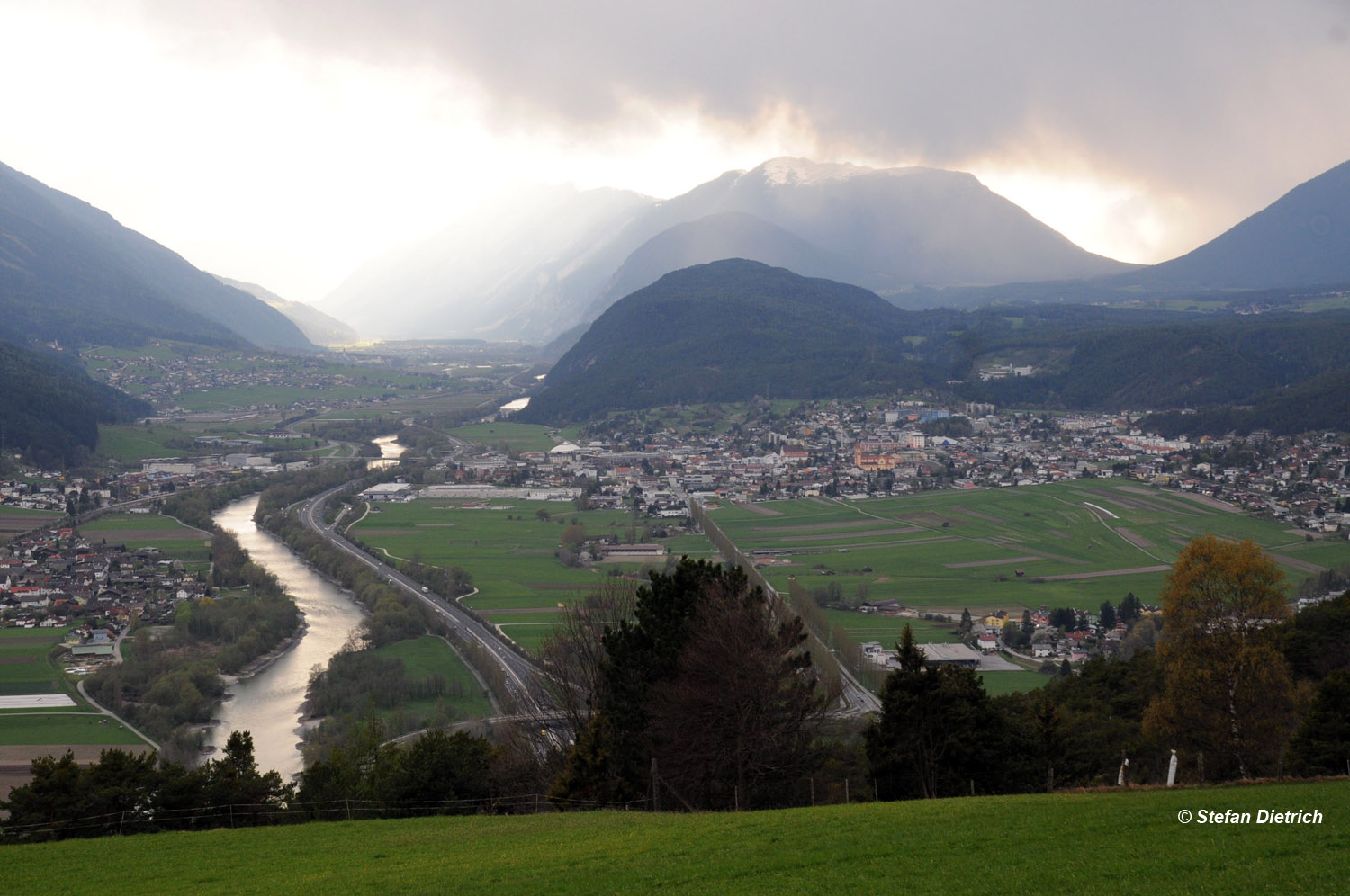 Telfs, Tirol, Blick von Osten Richtung Oberinntal