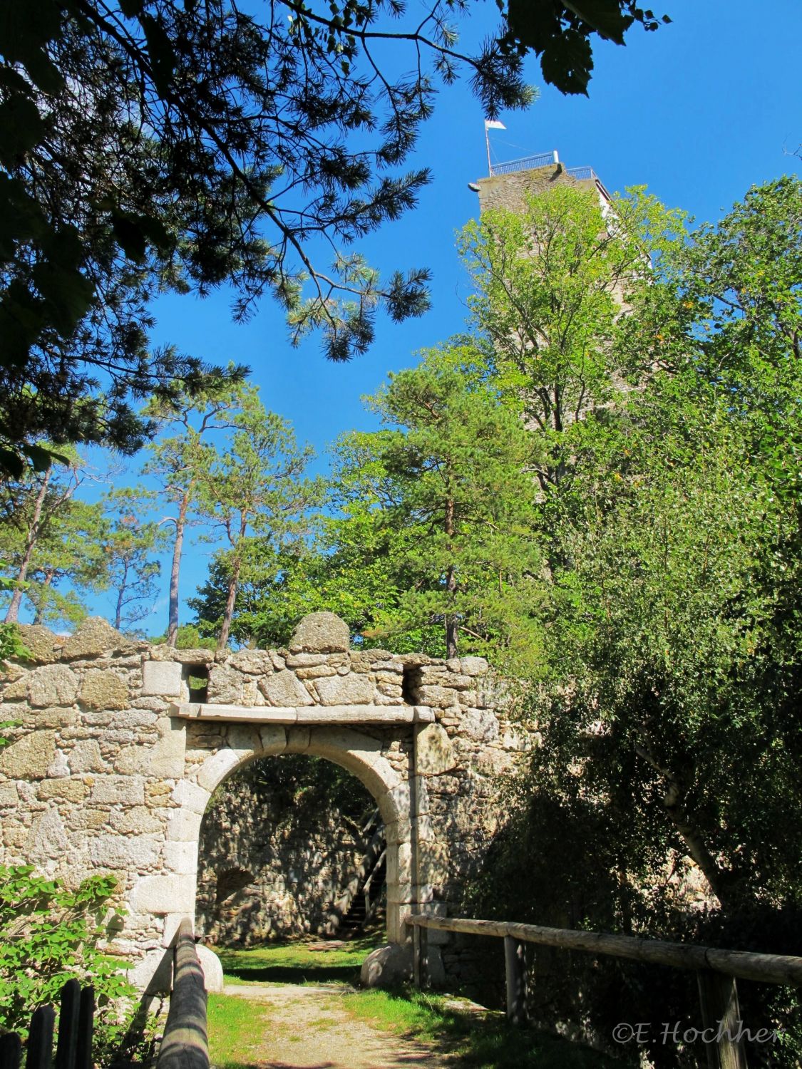 Tor zum Vorwerk der Burgruine Arbesbach