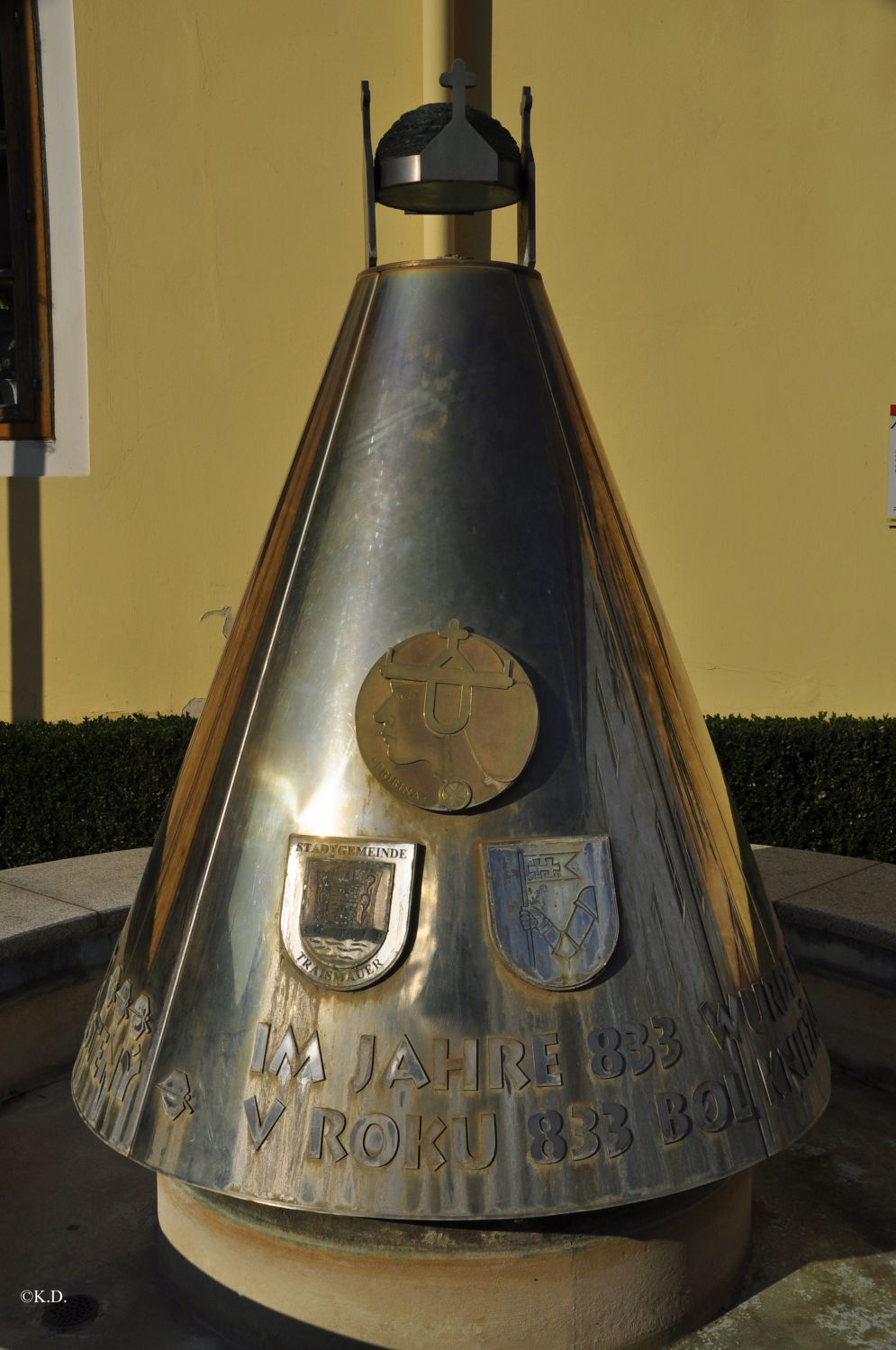 Traismauer - Brunnen neben dem Rathaus