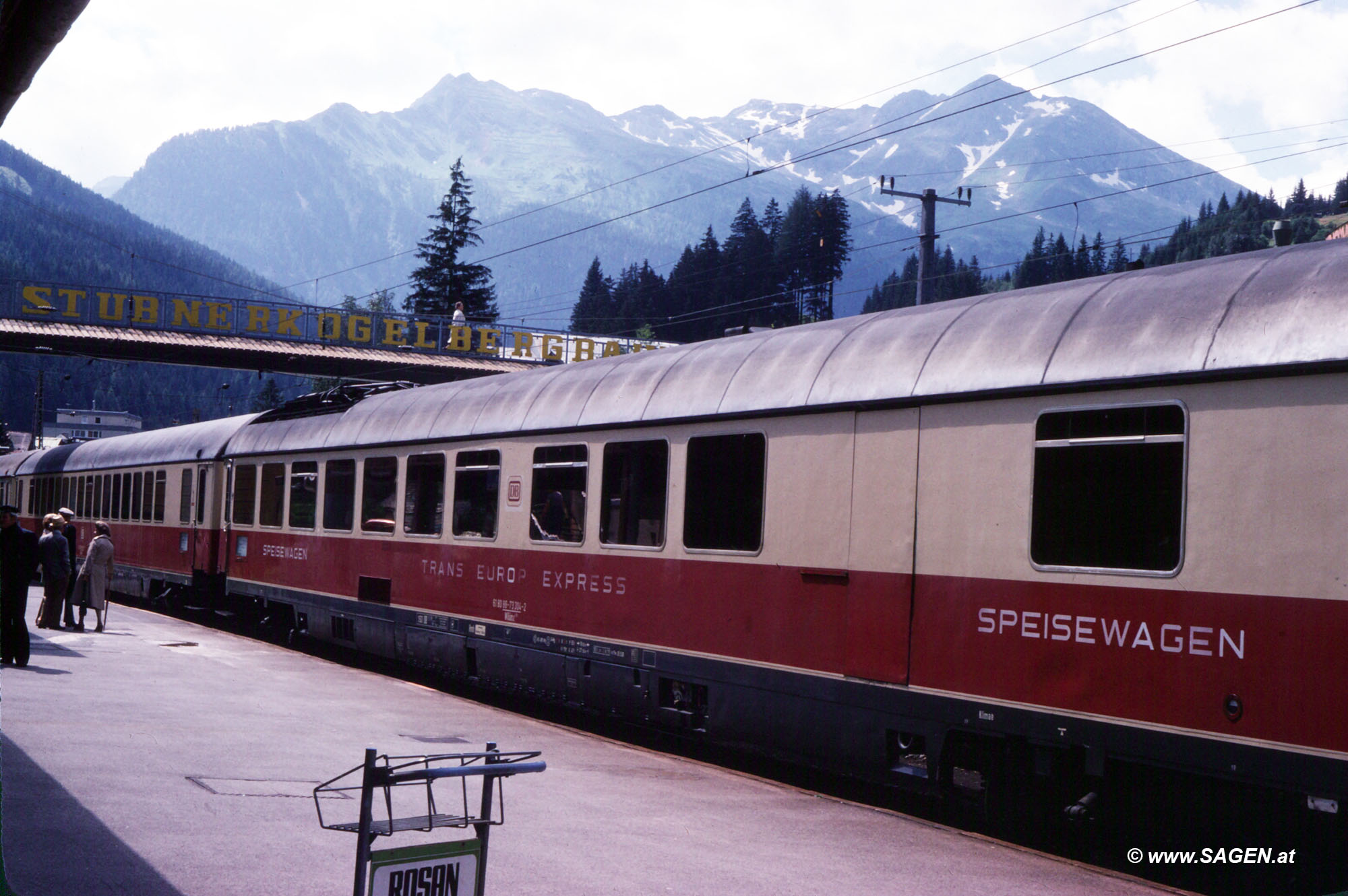 Trans-Europ-Express im Bahnhof Bad Gastein