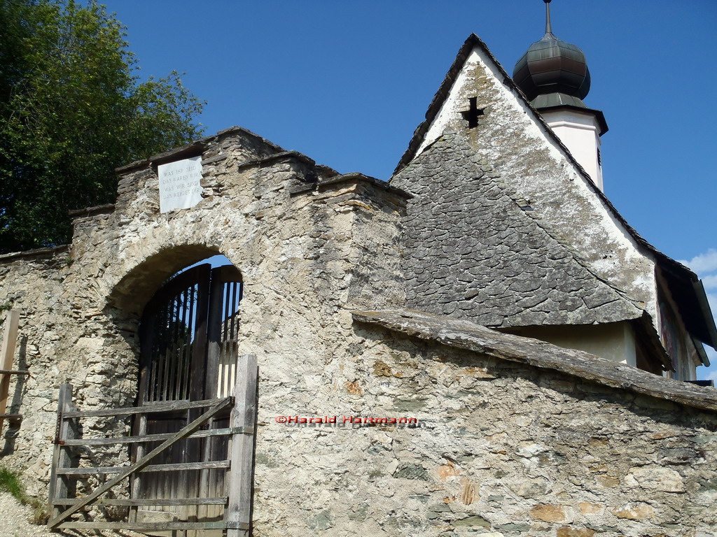 Treffling Kirchenmauer