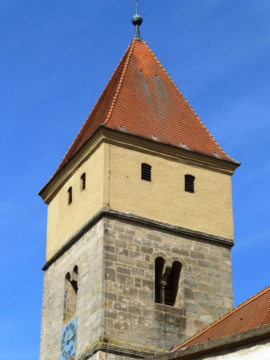 Turmstück der St. Vinzenz Kirche