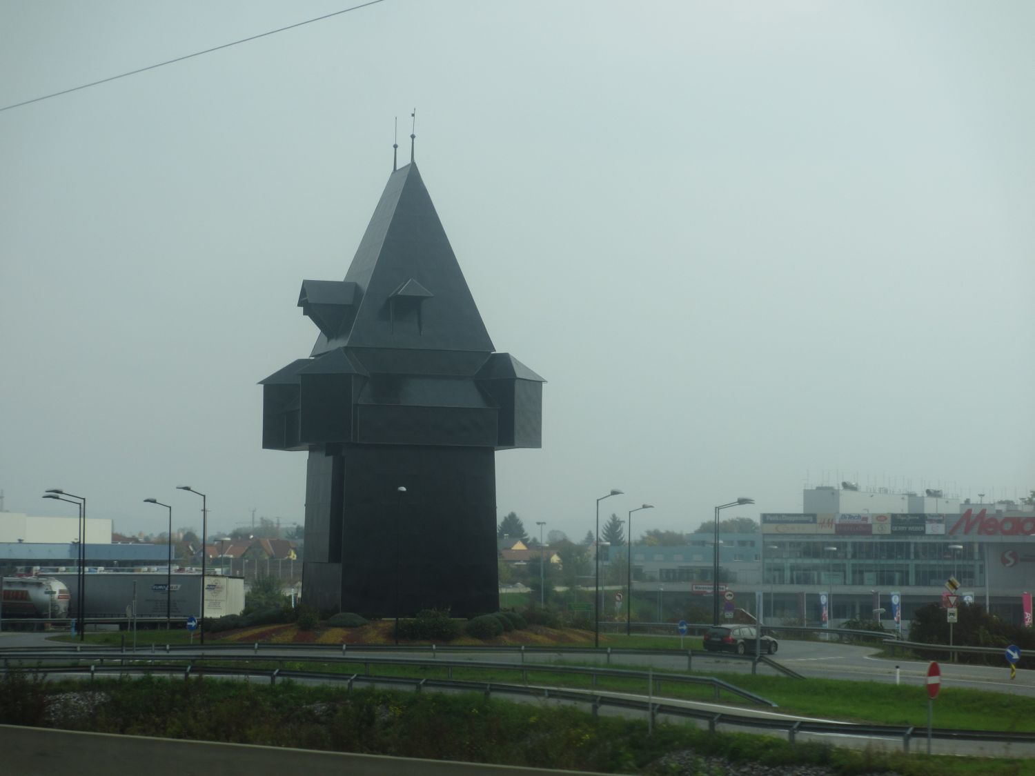 Uhrturmschatten - Der Uhrturm und sein Zwilling