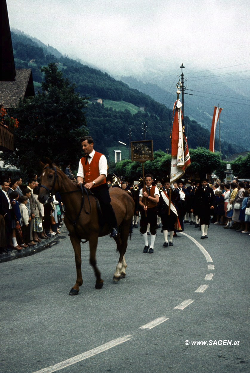 Umzug in Schruns 1957