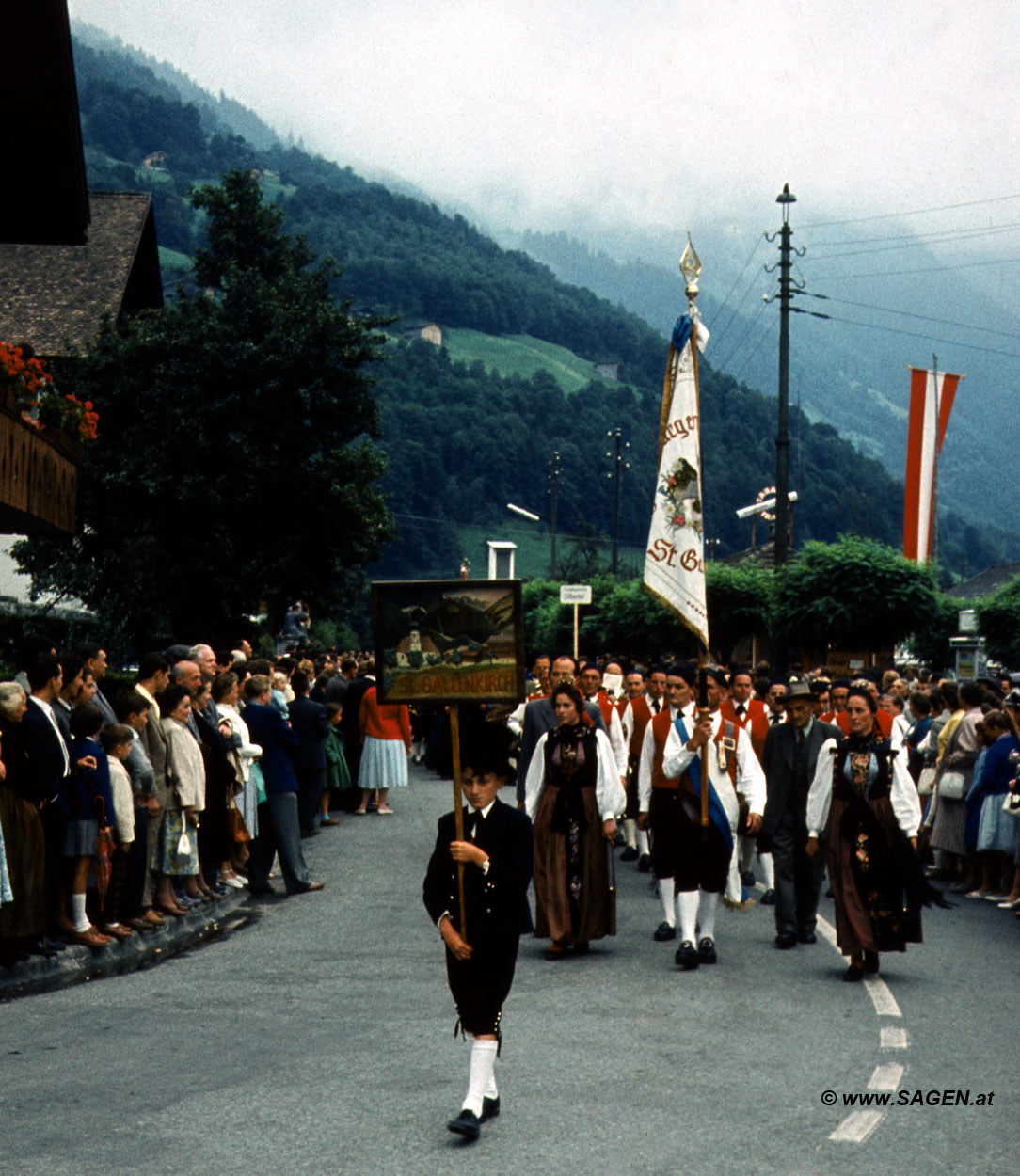 Umzug in Schruns 1957