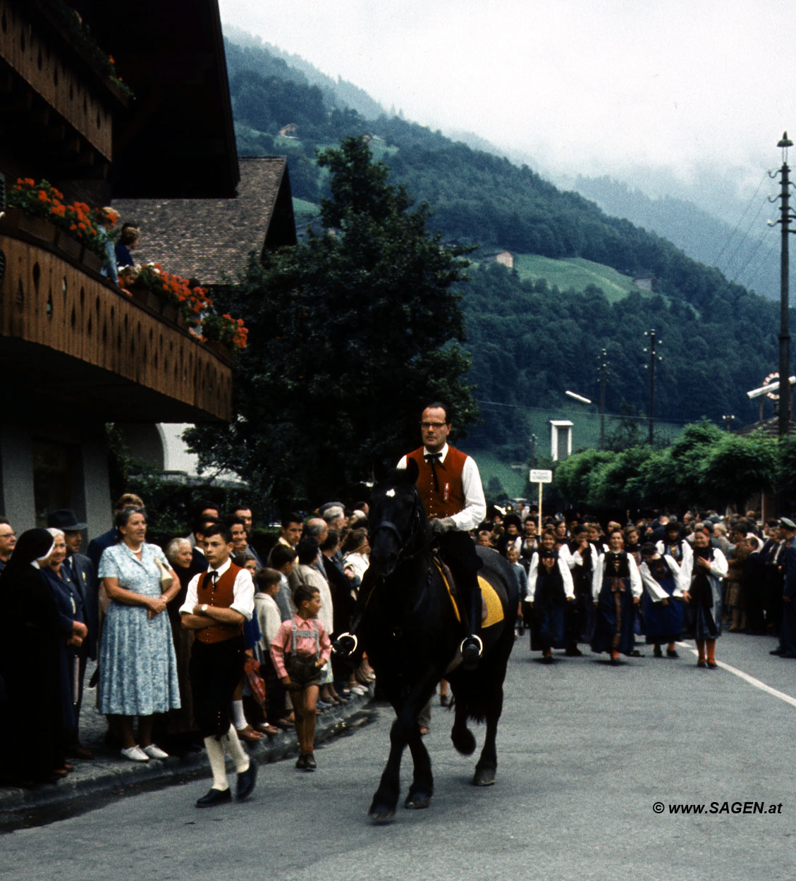 Umzug in Schruns 1957