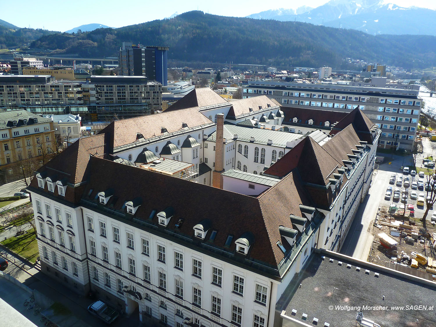 Universitätsgebäude und Klinik Innsbruck