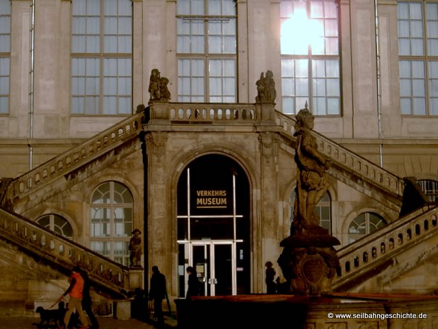 Verkehrsmuseum Dresden - Eingangstreppe