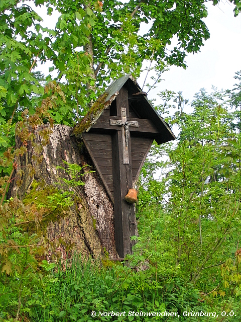 Verlassenes Hauskreuz