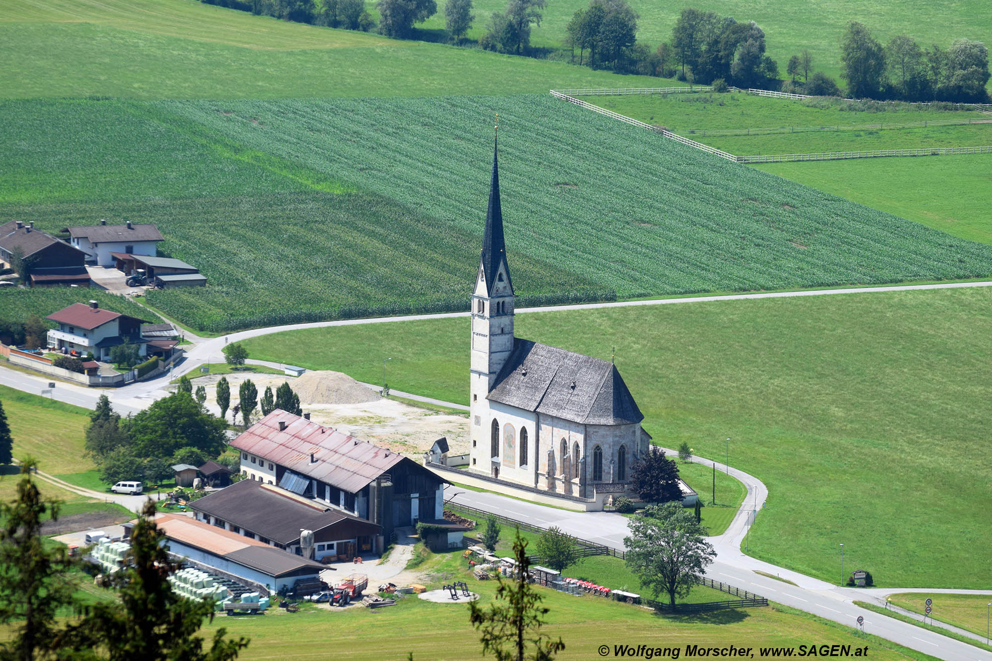 Von Kundl über Saulueg Richtung Thierbach - Leonhardskirche vom Berg