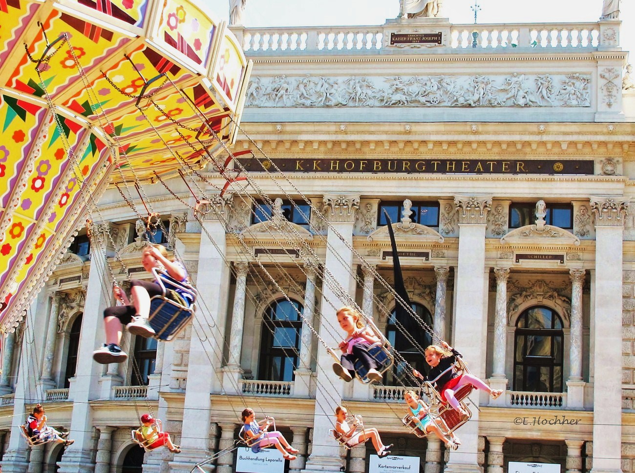 Vorbeifliegen am Burgtheater