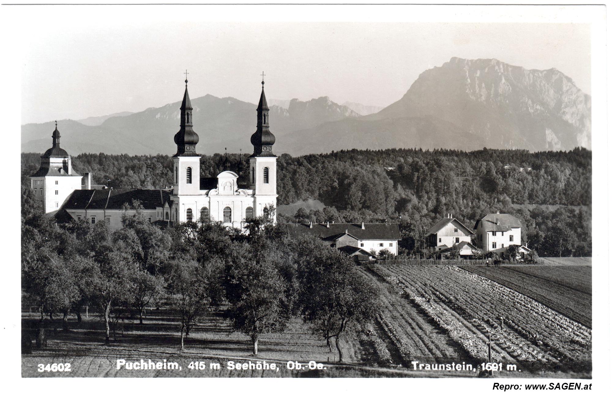 Wallfahrtsbasilika Maria Puchheim mit Traunstein