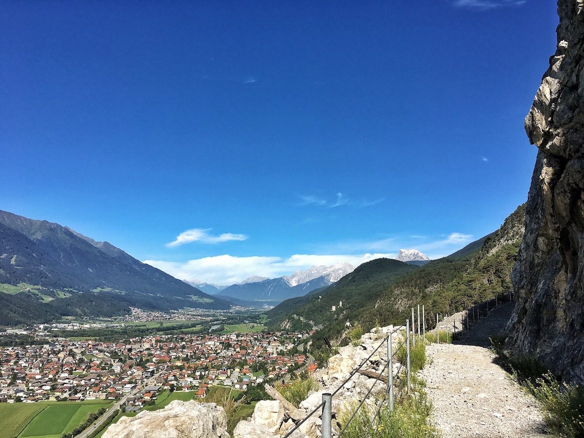 Wanderweg zur Maximiliangrotte in der Martinswand bei Zirl