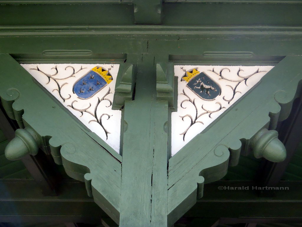 Wappen am Bahnhof