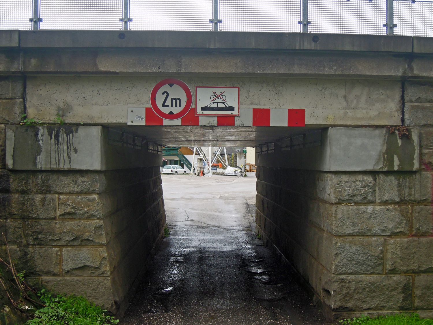 Warnschild für Urlauber mit Fahrrädern