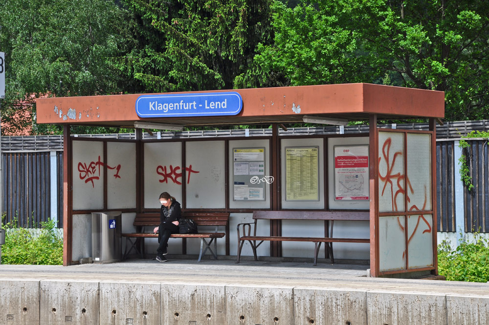 Wartehäuschen Bahnhof  Klagenfurt Lend