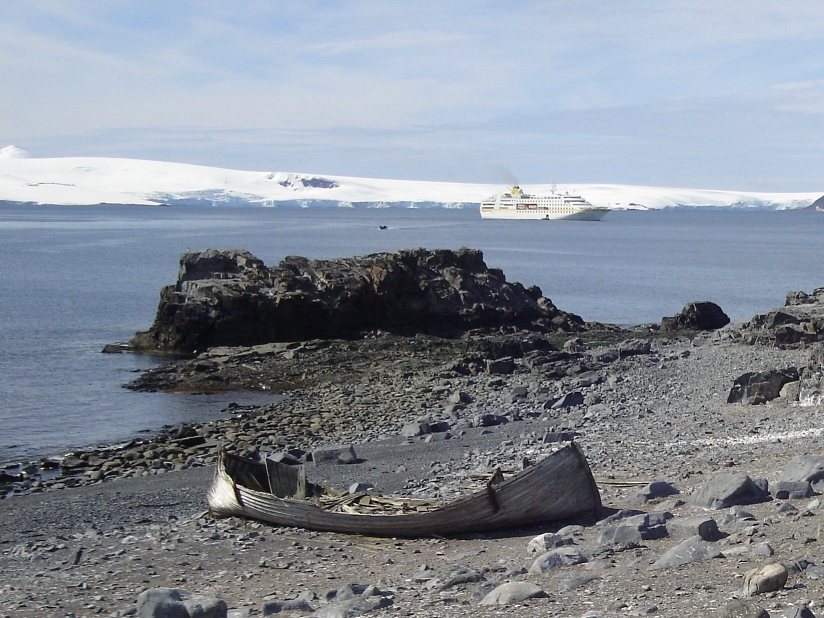 Wasserboot auf Half Moon Island