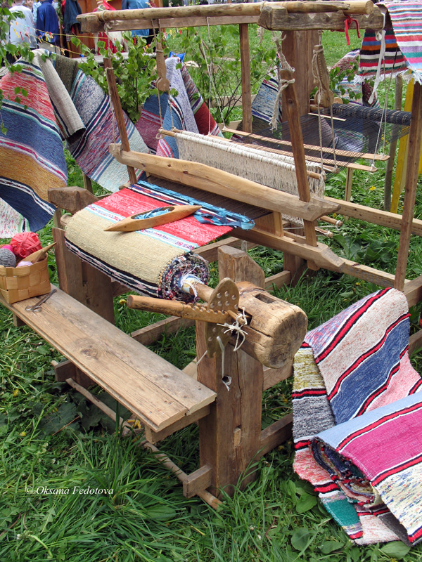 Webstuhl auf dem Jahrmarkt in Kargopol