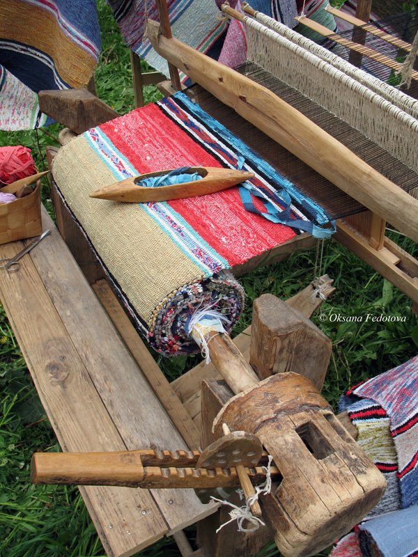 Webstuhl auf dem Jahrmarkt in Kargopol