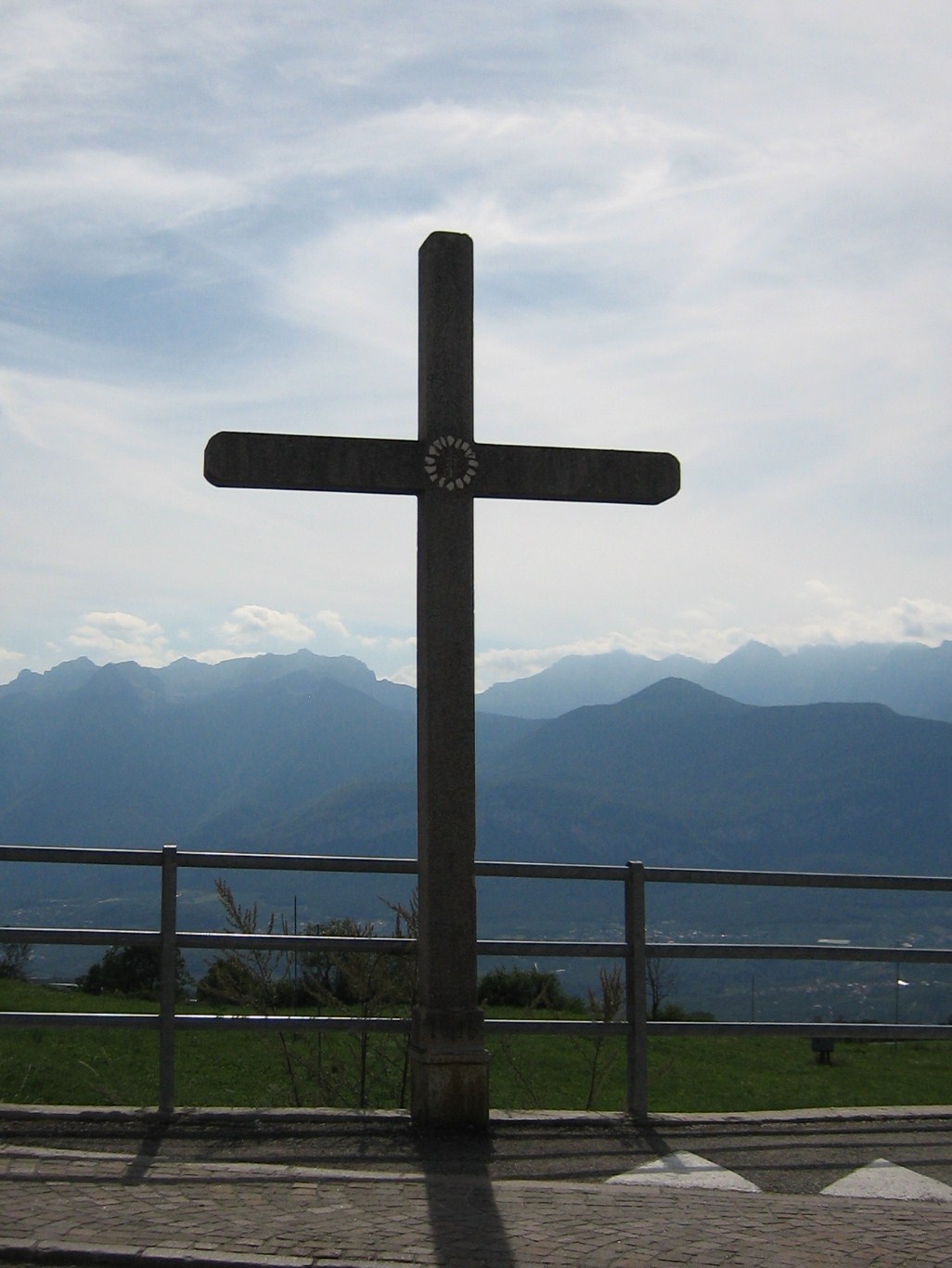 Wegkreuz am Dorfrand