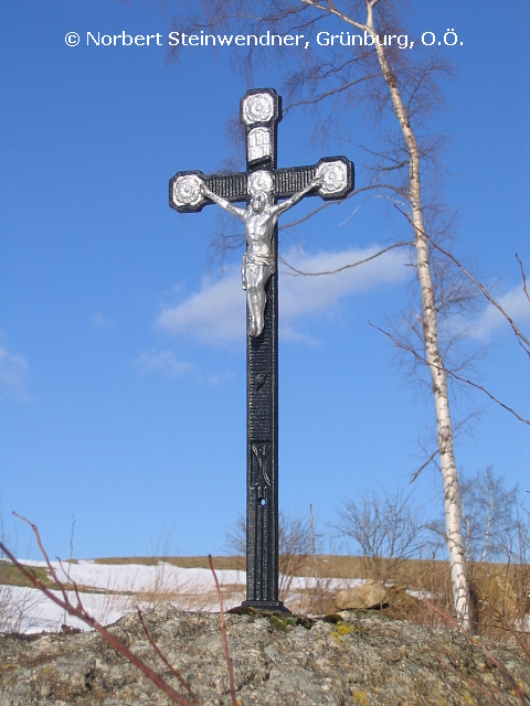 Wegkreuz auf Stein (Detail)