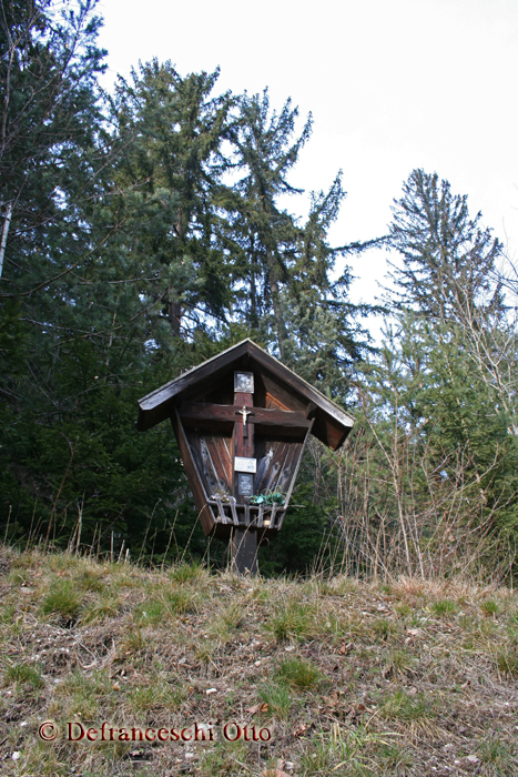 Wegkreuz beim Gfriller Hof Gfrill Tisens Südtirol