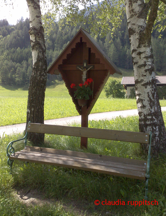 wegkreuz in den telfer wiesen im stubaital