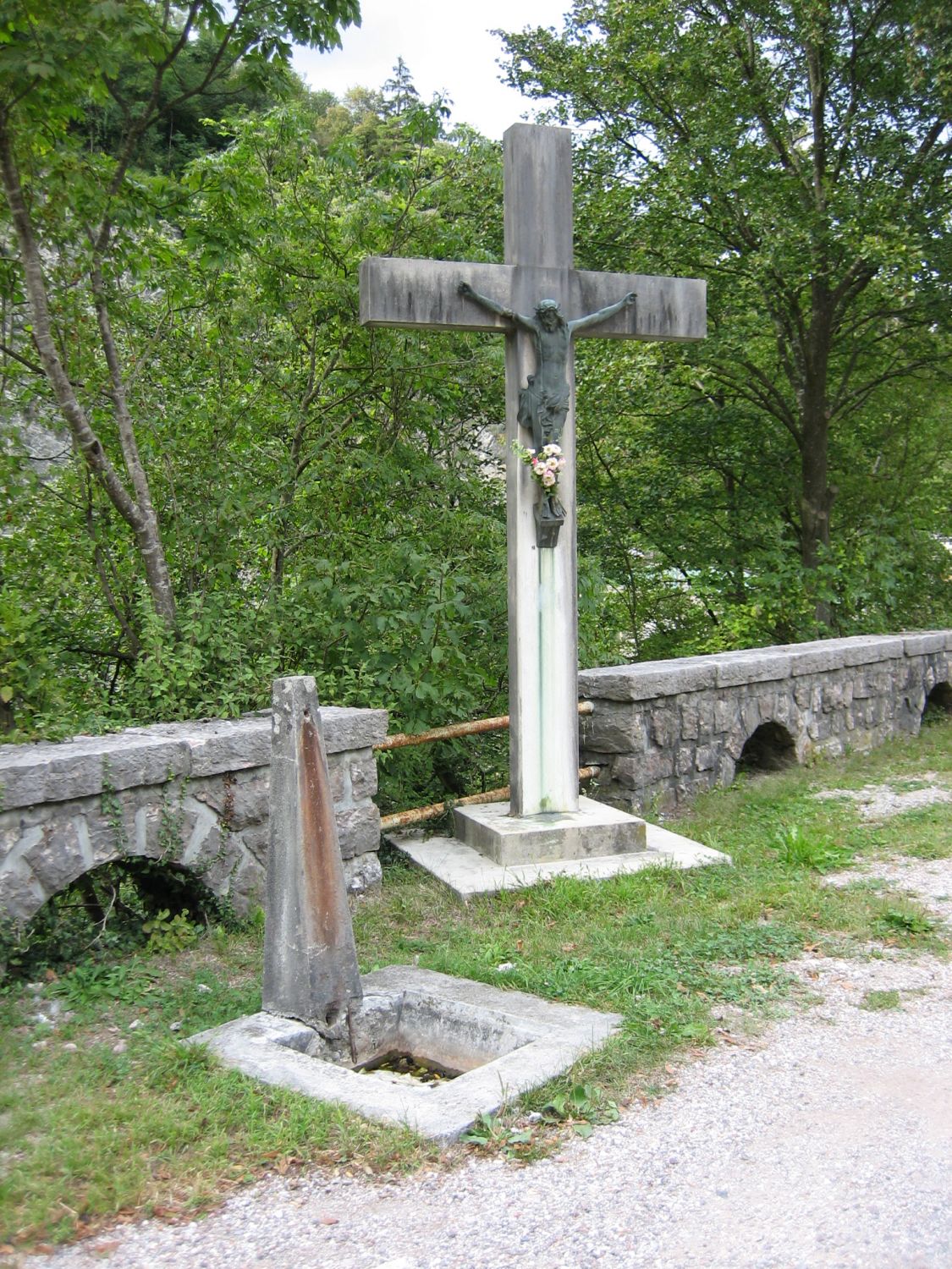 Wegkreuz neben der Ponte Pia