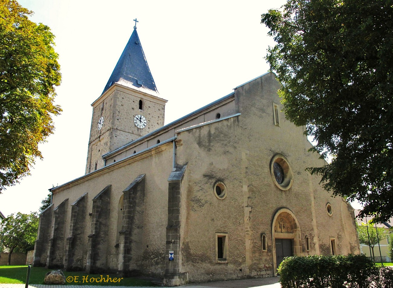 Wehr- und Pfarrkirche St. Laurentius