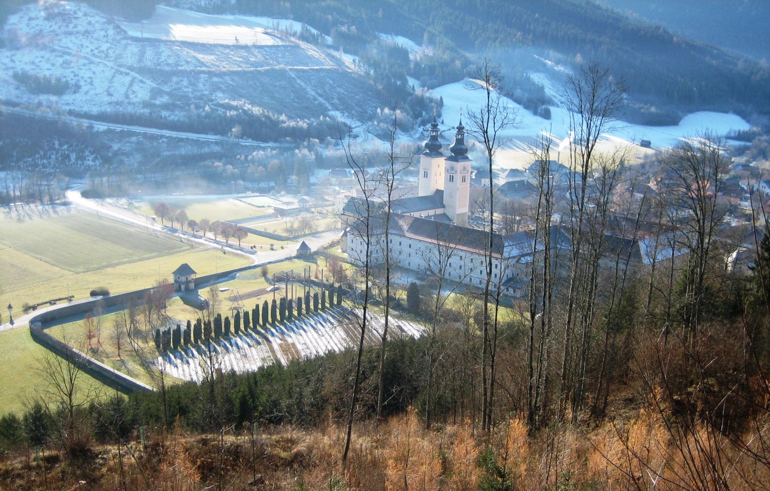 Wehrkirche Ma. Himmelfahrt zu Gurk (K) von Nordosten.