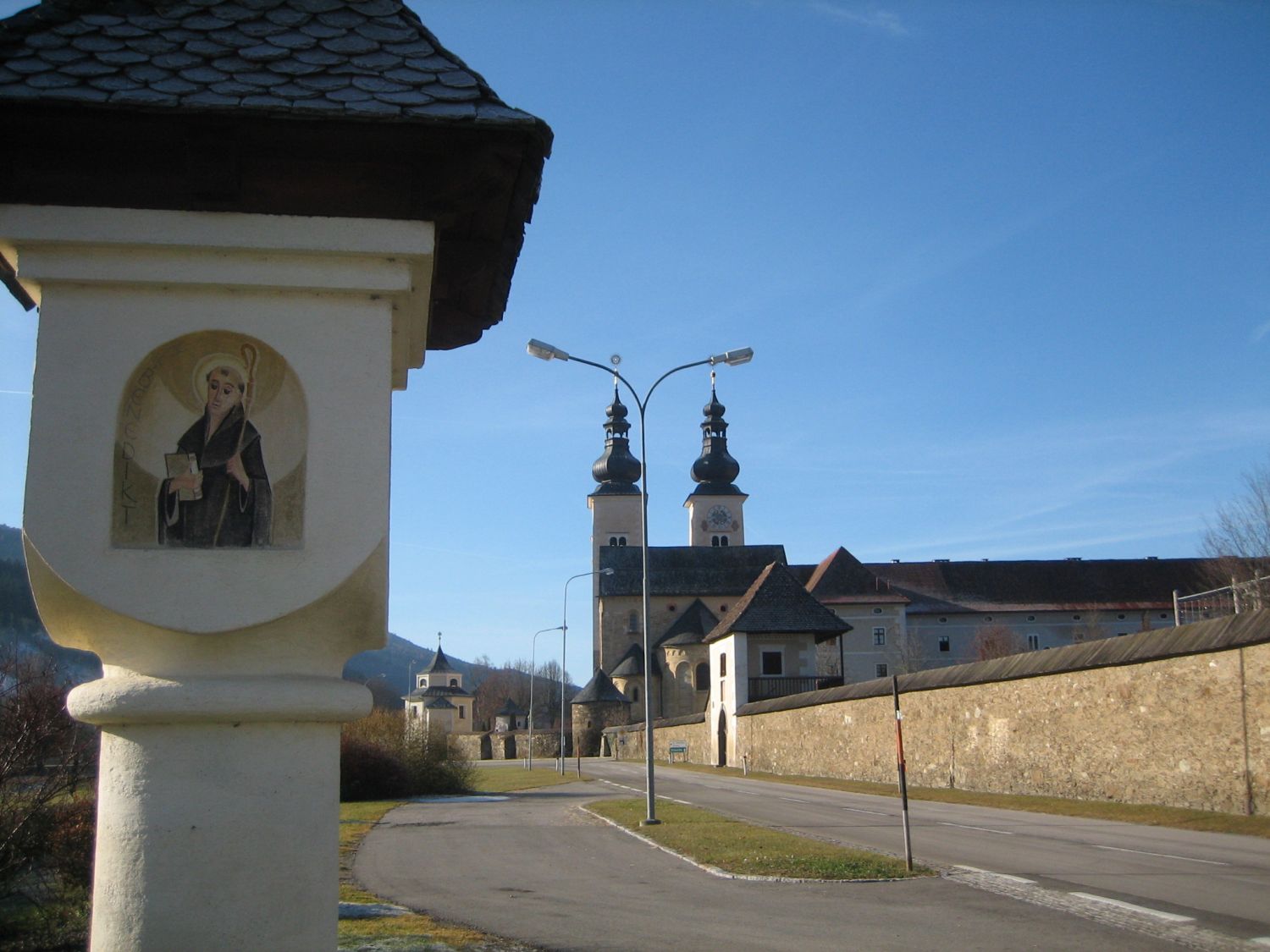 Wehrkirche Ma. Himmelfahrt zu Gurk (K) von Osten.