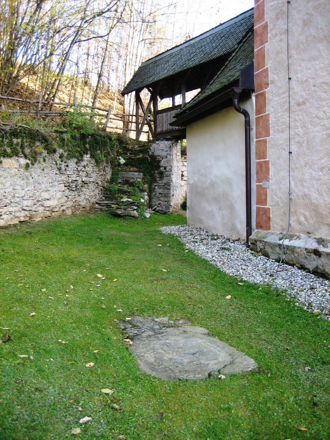 Wehrkirche St. Kosmas bei Mölbling (K) - Peststein