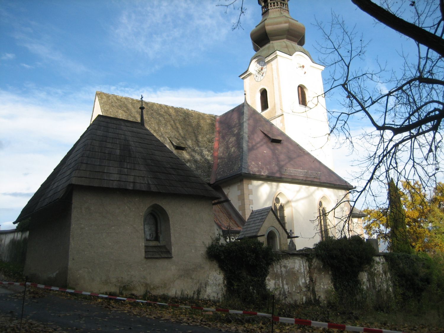 Wehrkirche St. Stefan am Krappfeld (K) von Süden.