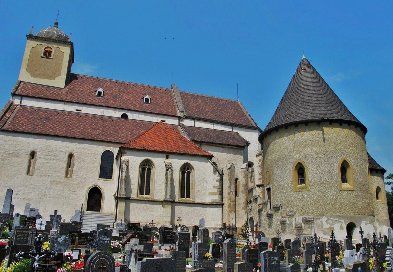 Wehrkirche und Karner