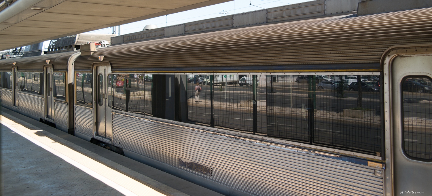 Zug im Lissaboner Bahnhof