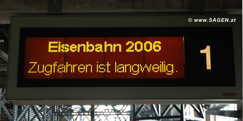 Zugankünder, Bahnhof