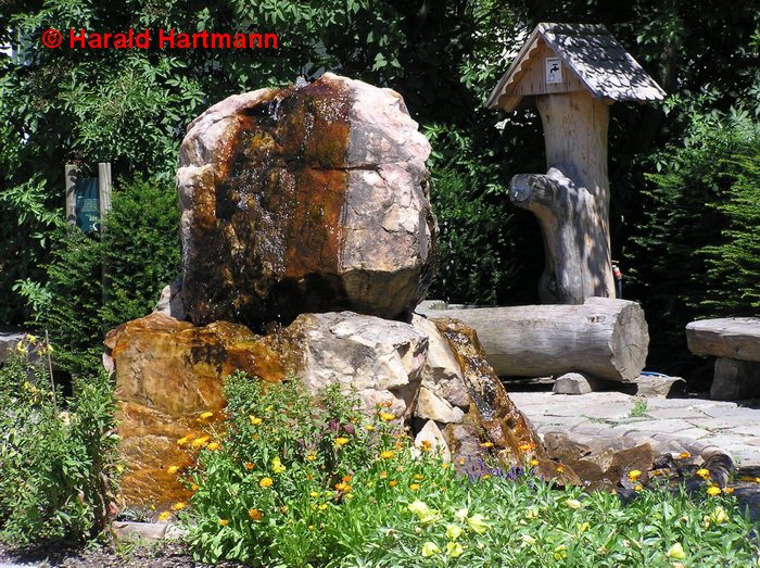 zwei Dorfbrunnen