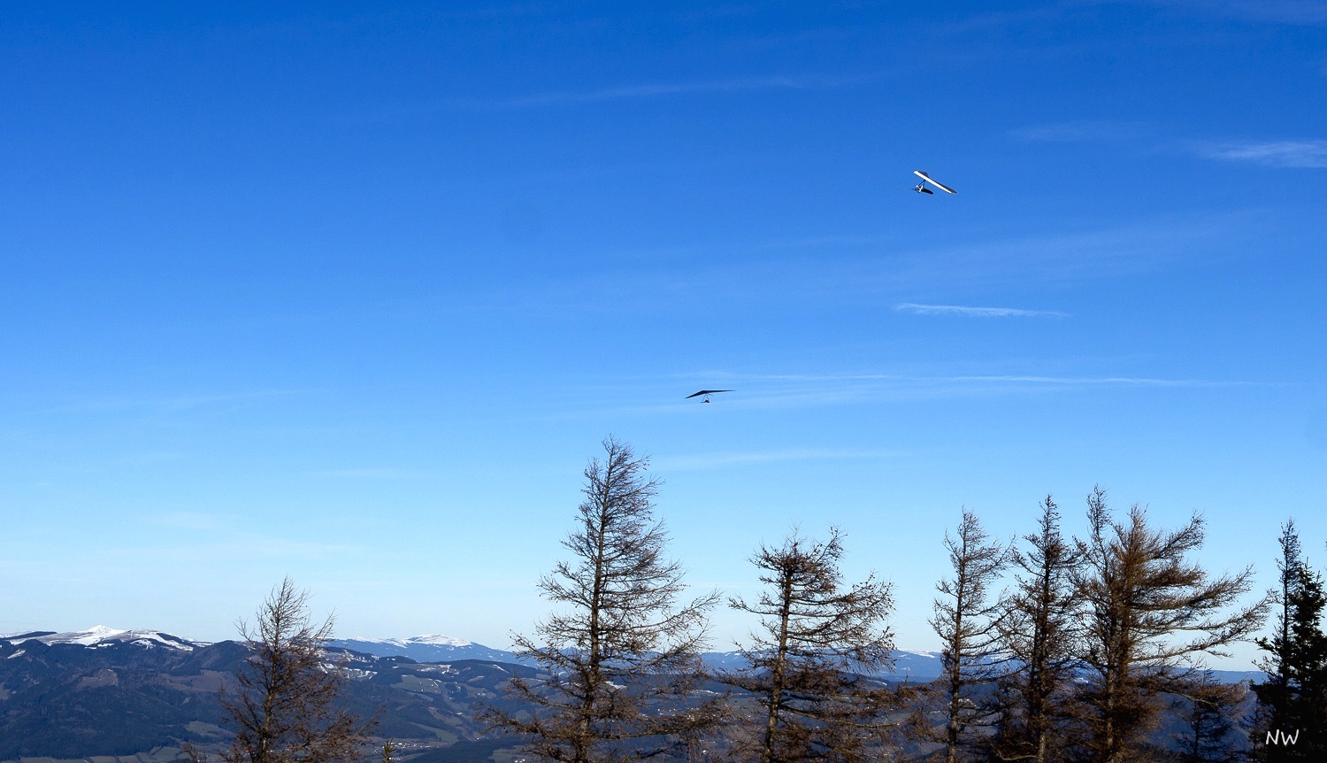 Zwei Hängegleiter Piloten