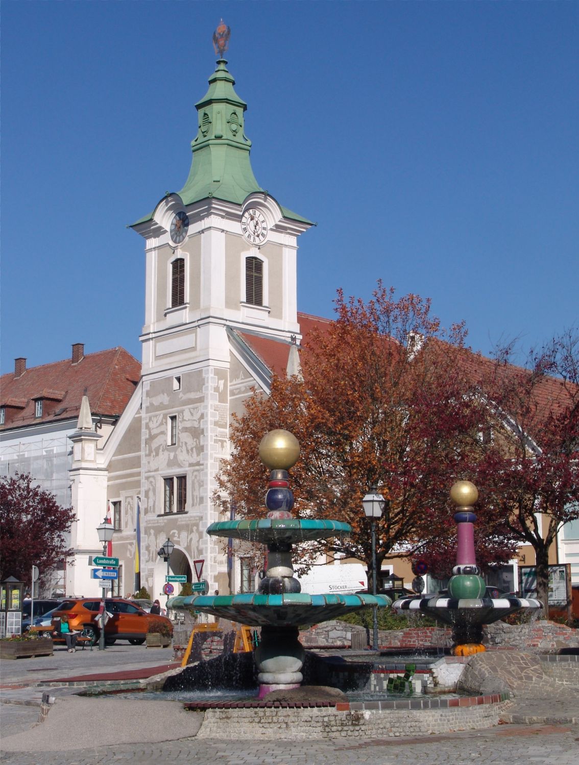 Zwettl Hauptplatz mit Hundertwasserbrunnen